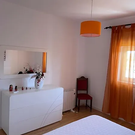 Moradia Alegre No Centro Da Da Tocha. Casa vacanze