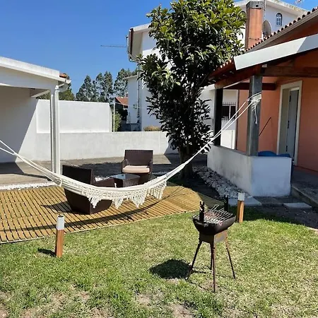 בית נופש Moradia Alegre No Centro Da Da Tocha.