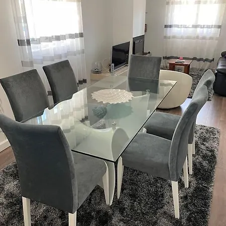 Moradia Alegre No Centro Da Da Tocha.