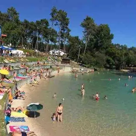 Moradia Alegre No Centro Da Da Tocha. טושה