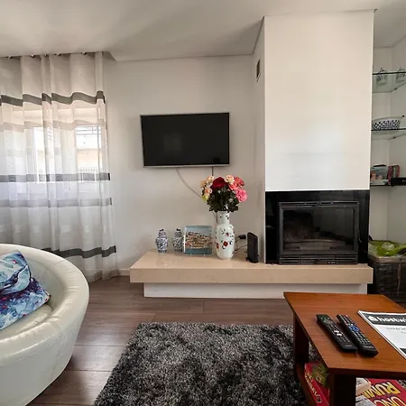 Moradia Alegre No Centro Da Da Tocha. *